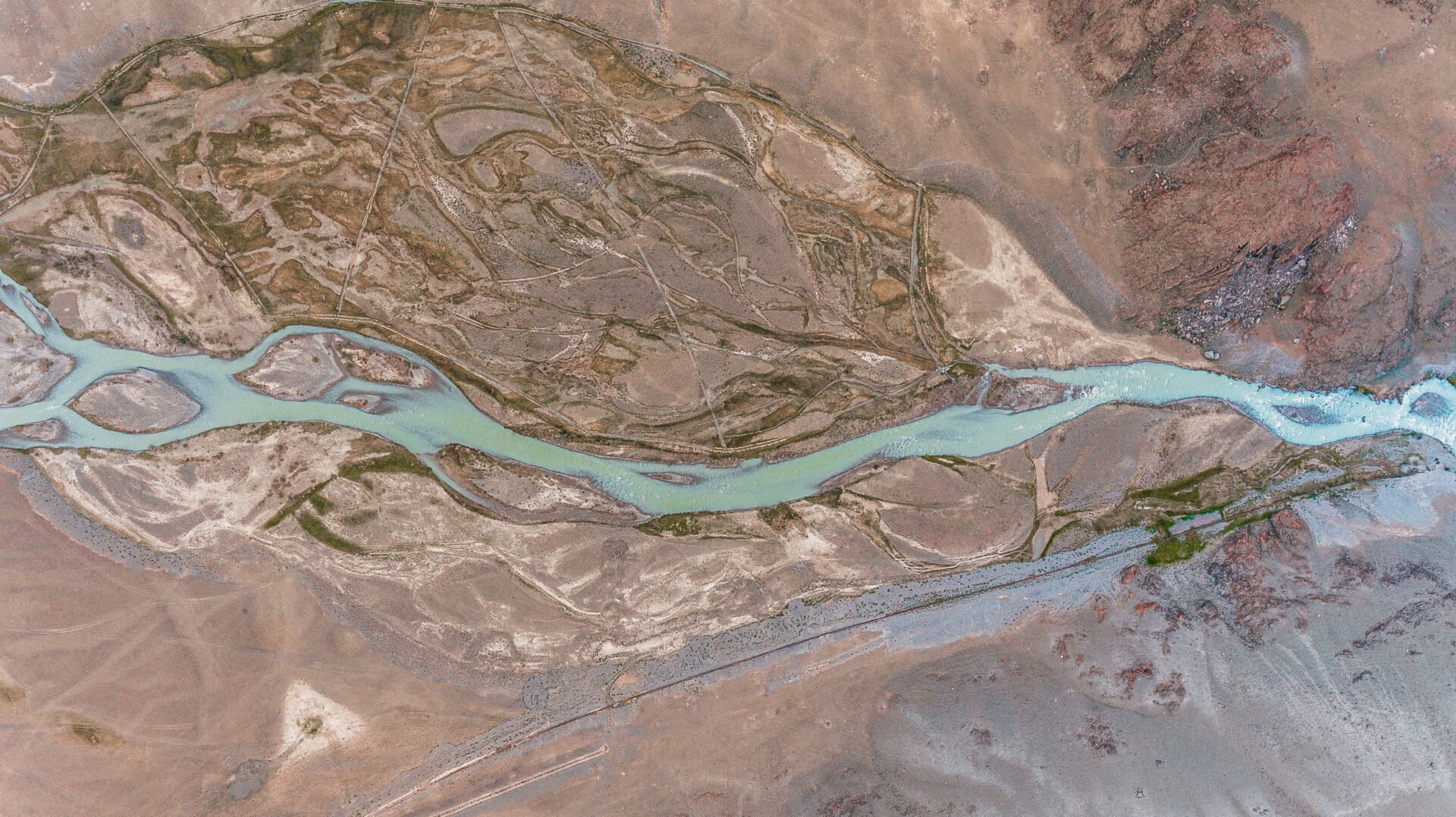 Aerial photo of water exploration in a barren landscape. ARGAS natural resource exploration services Saudi Arabia